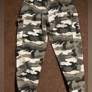 medium camo cargo pants